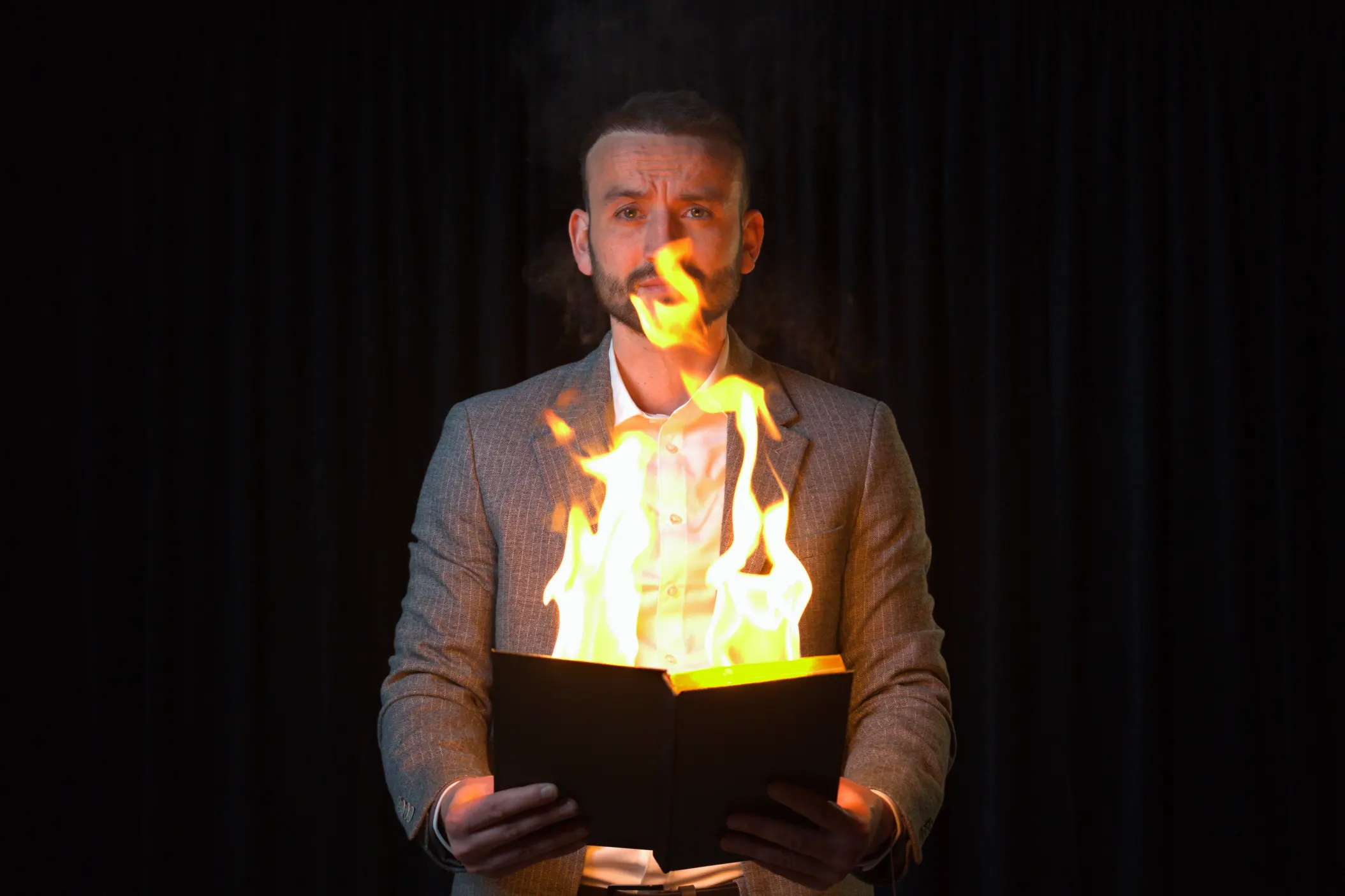 Magicien-Angoulême-webp Magicien professionnel a Angoulême pour tous vos évènement
