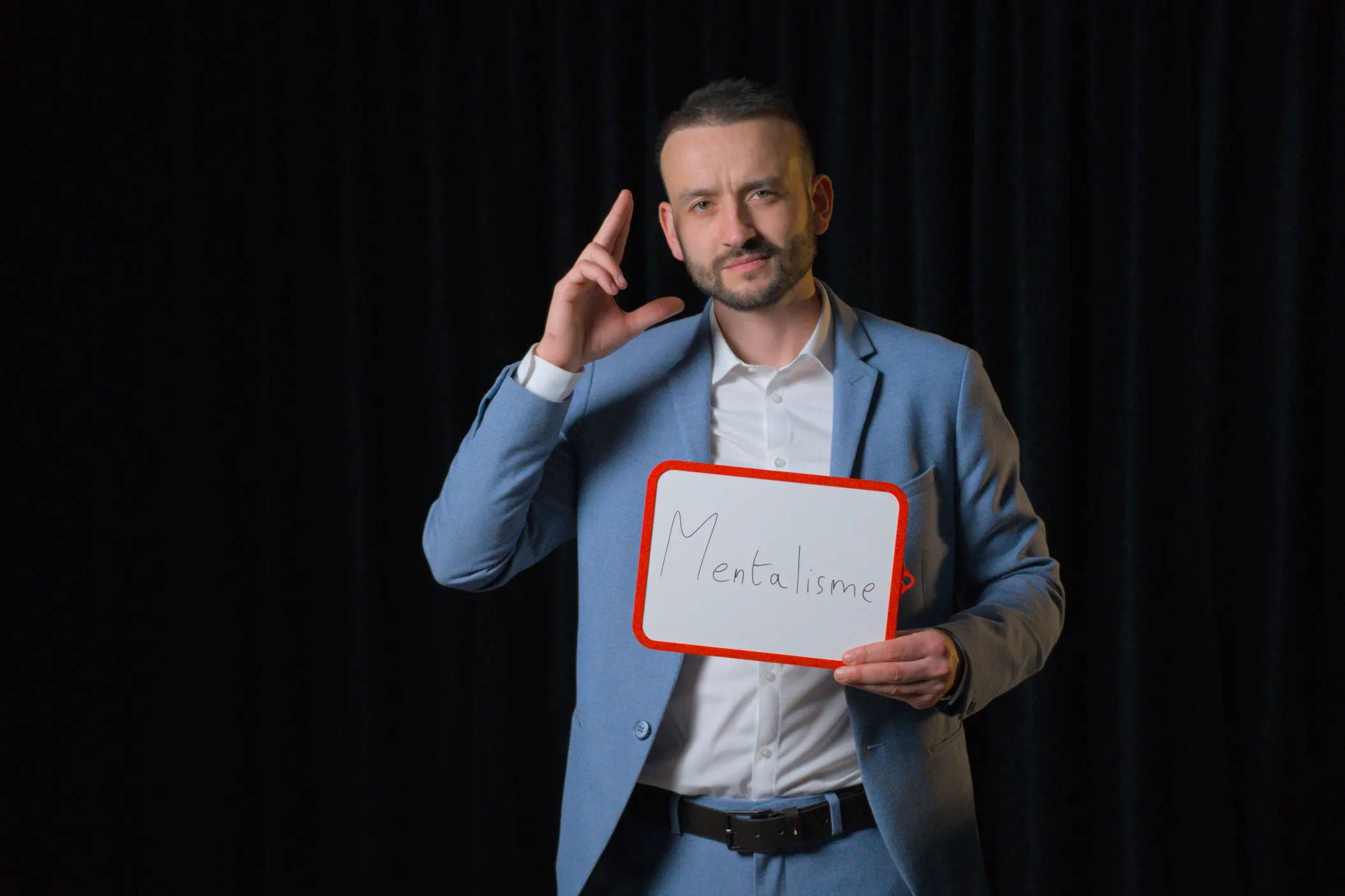 mentaliste-marennes-prestation-professionnelle.jpg Prestation de magie de proximité à Angoulême avec Tyson Dumas